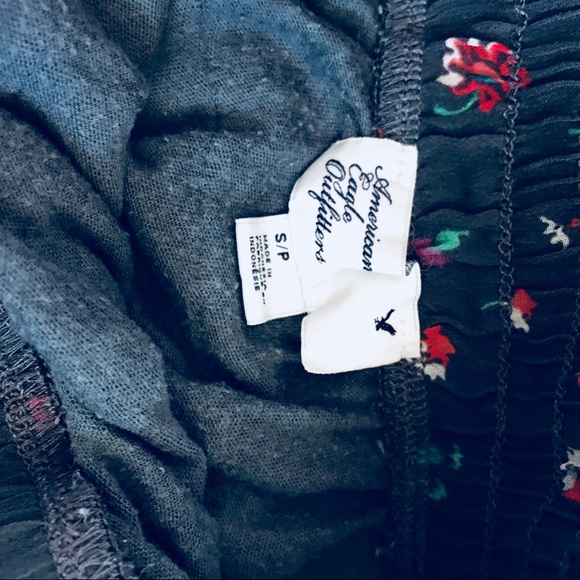 American Eagle Floral Mini Skirt Size Small - Picture 4 of 4